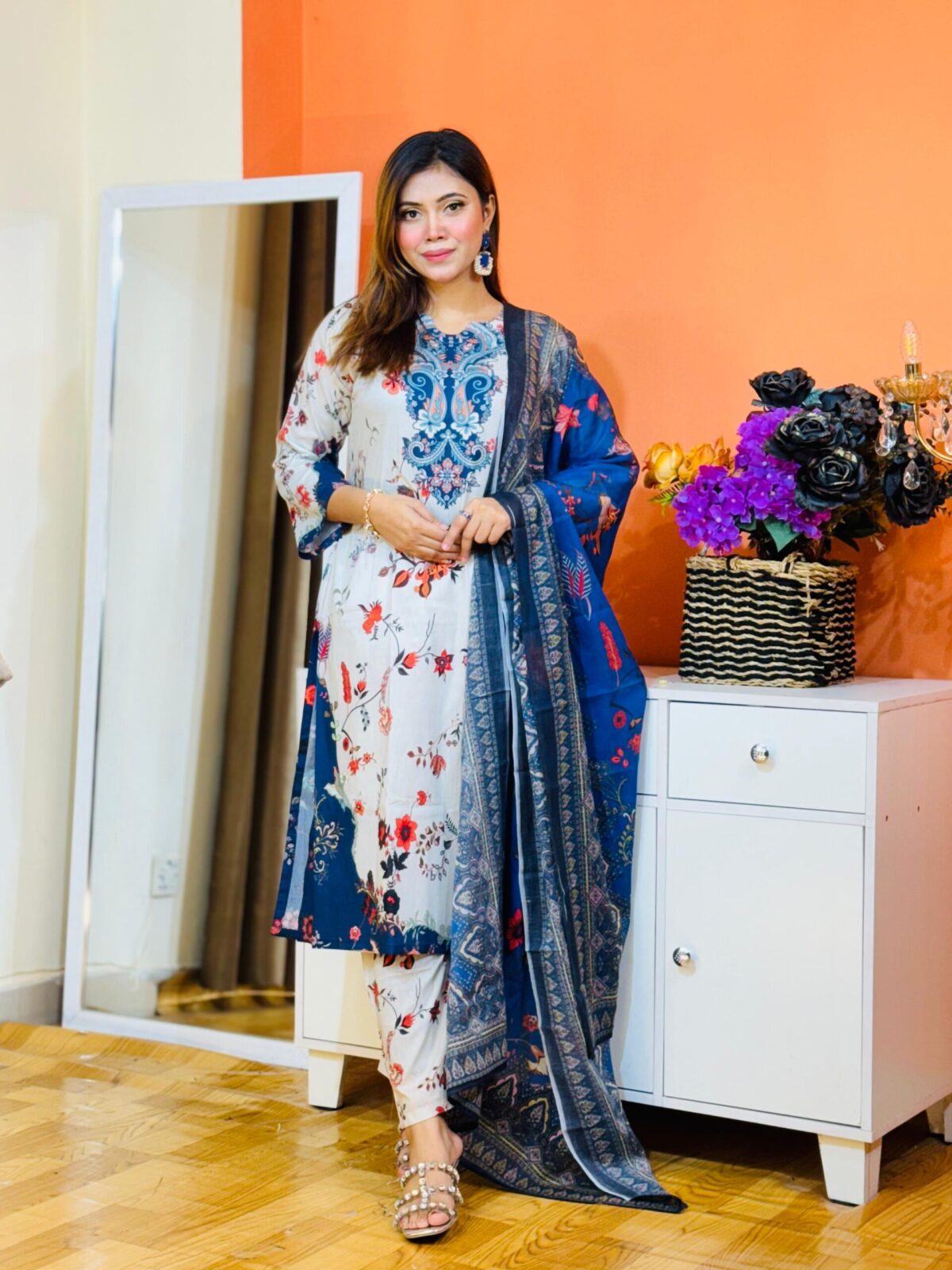 Three Piece D2602 - Image 2